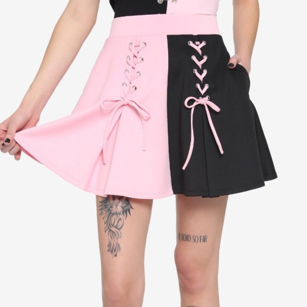 Black & Pink Split Lace-Up Skirt Hot‎ Topic